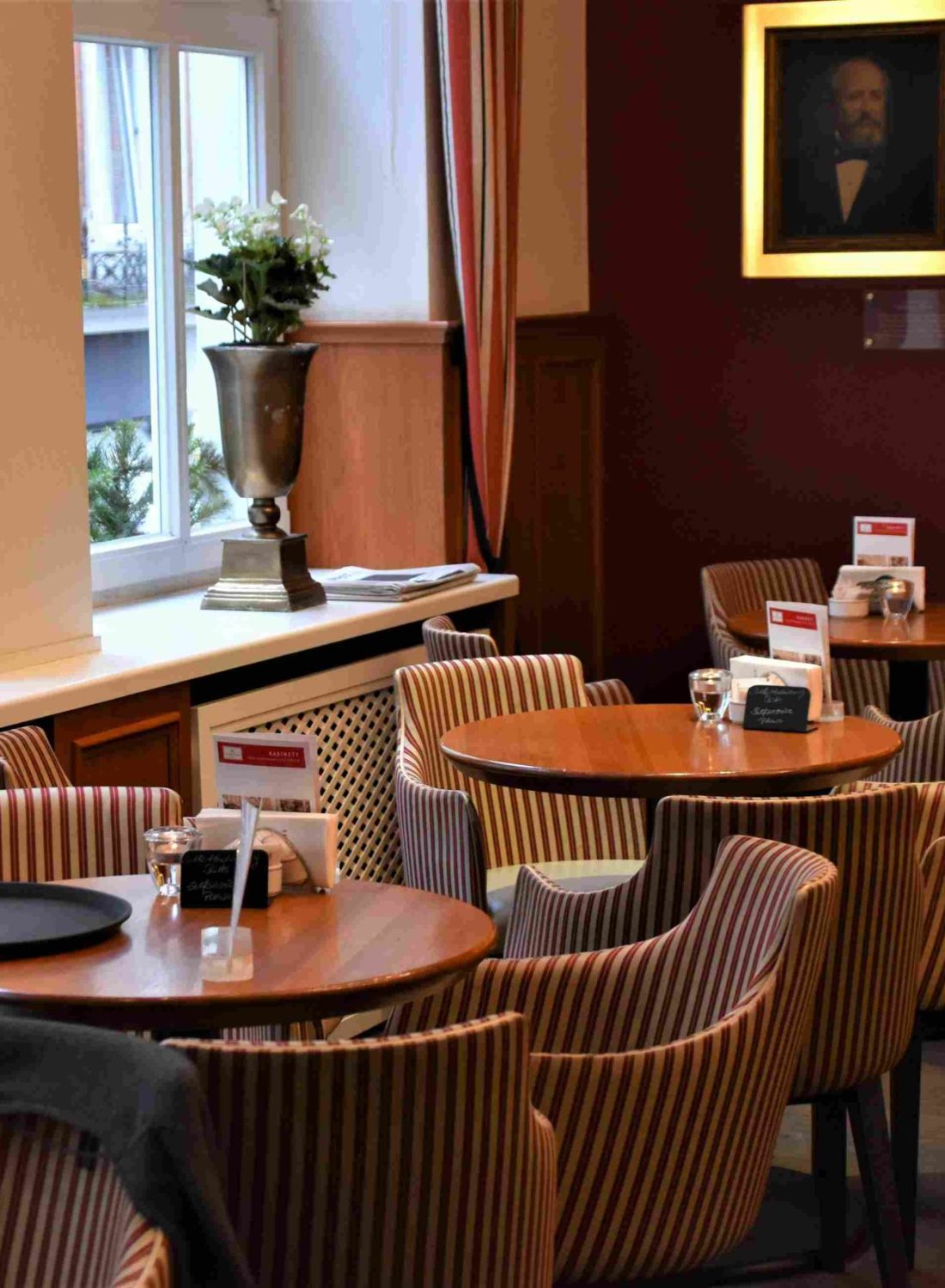 resturant furniture buyers in dubai